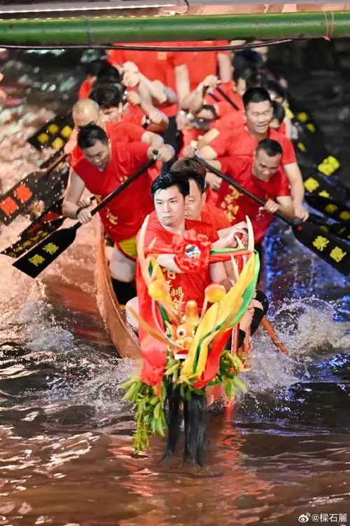 佛山龙船精神燃爆电竞圈,选手化身“水上漂”掀夏季赛狂潮